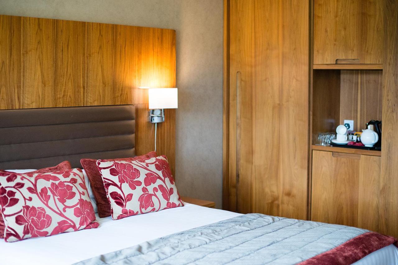 Lakeside Park Hotel & Spa Fishbourne  Екстериор снимка