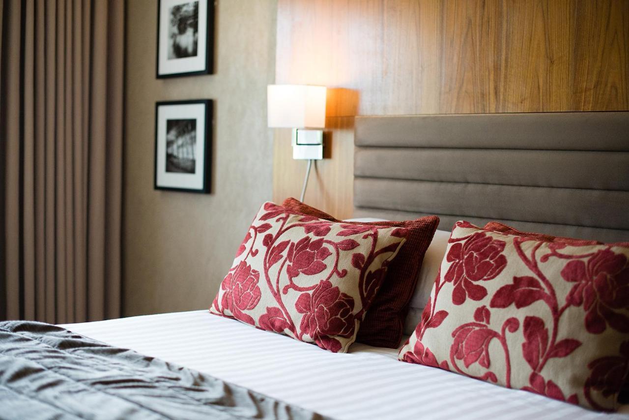 Lakeside Park Hotel & Spa Fishbourne  Екстериор снимка