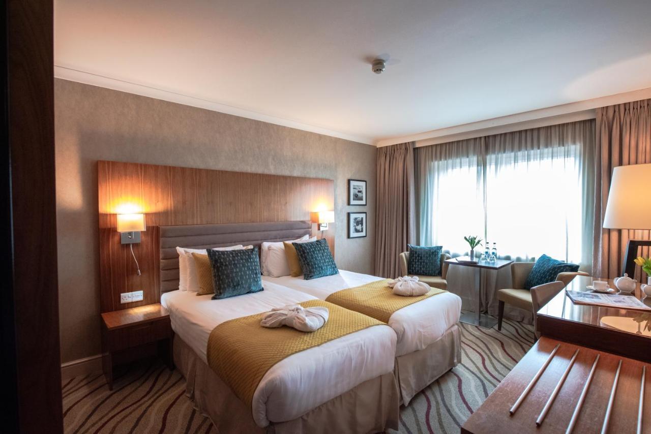 Lakeside Park Hotel & Spa Fishbourne  Екстериор снимка