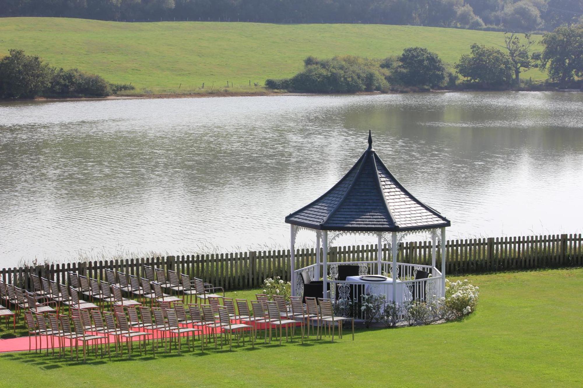 Lakeside Park Hotel & Spa Fishbourne  Екстериор снимка