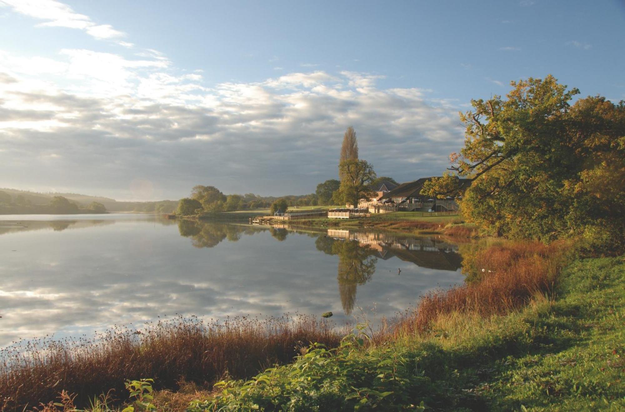 Lakeside Park Hotel & Spa Fishbourne  Екстериор снимка