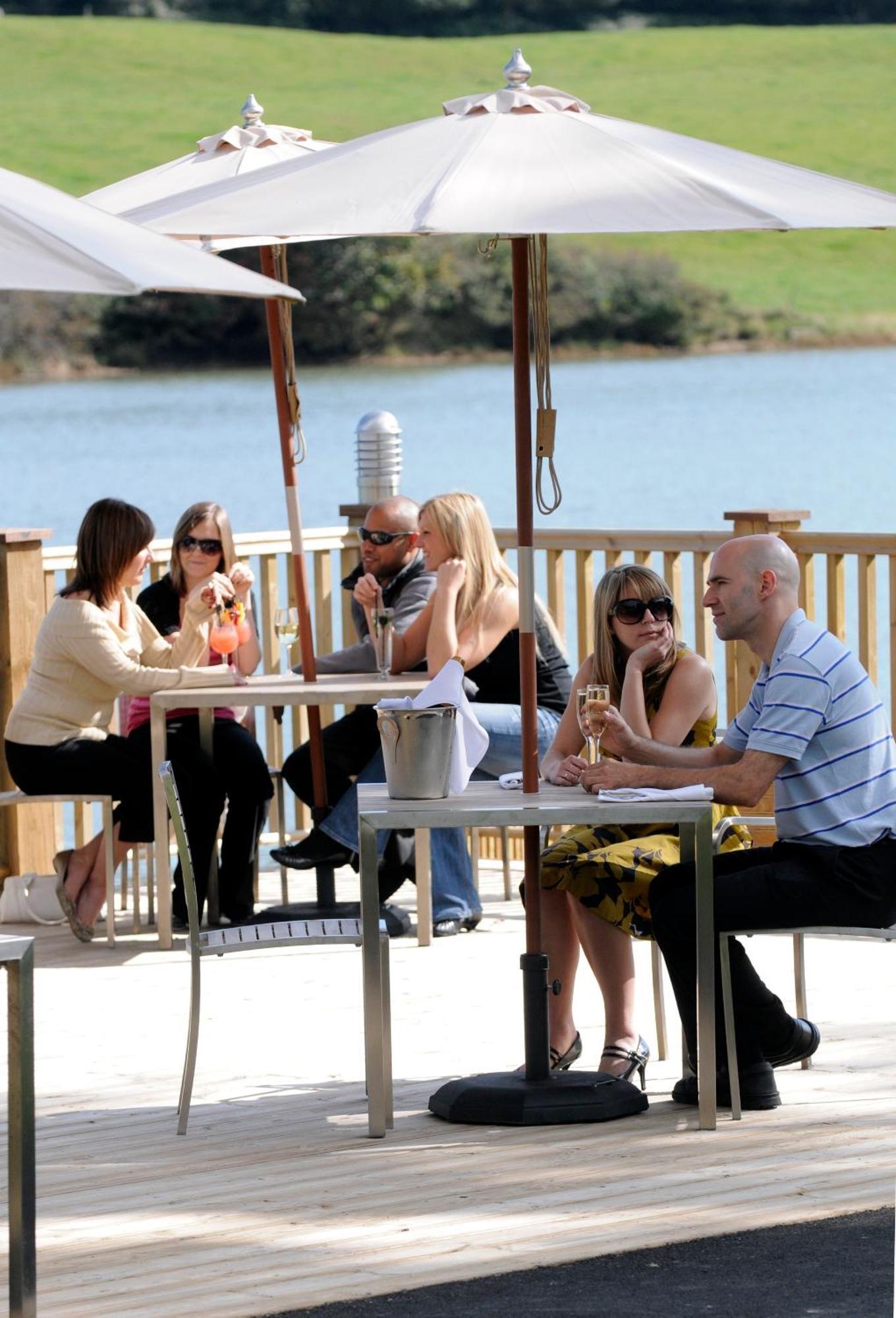Lakeside Park Hotel & Spa Fishbourne  Екстериор снимка