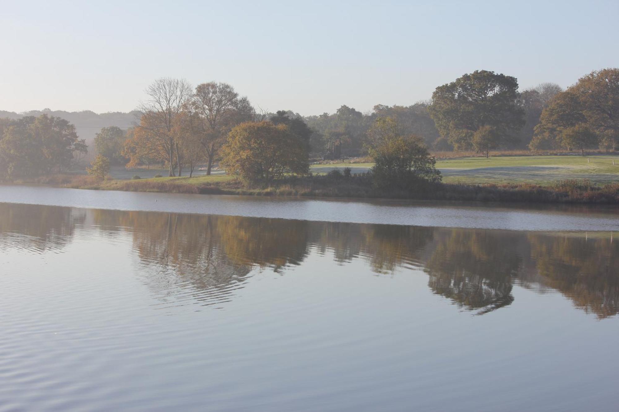 Lakeside Park Hotel & Spa Fishbourne  Екстериор снимка
