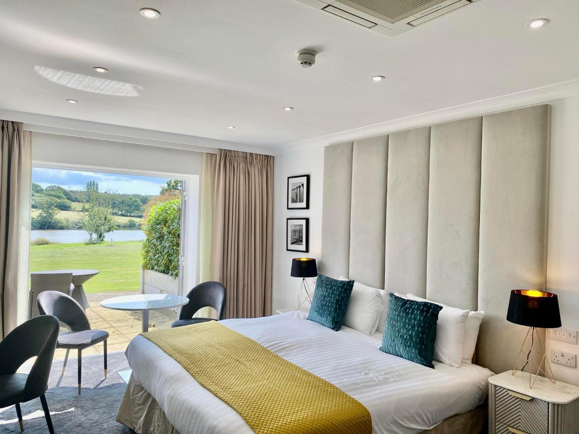 Lakeside Park Hotel & Spa Fishbourne  Екстериор снимка