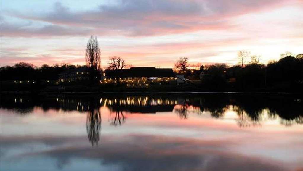 Lakeside Park Hotel & Spa Fishbourne  Екстериор снимка