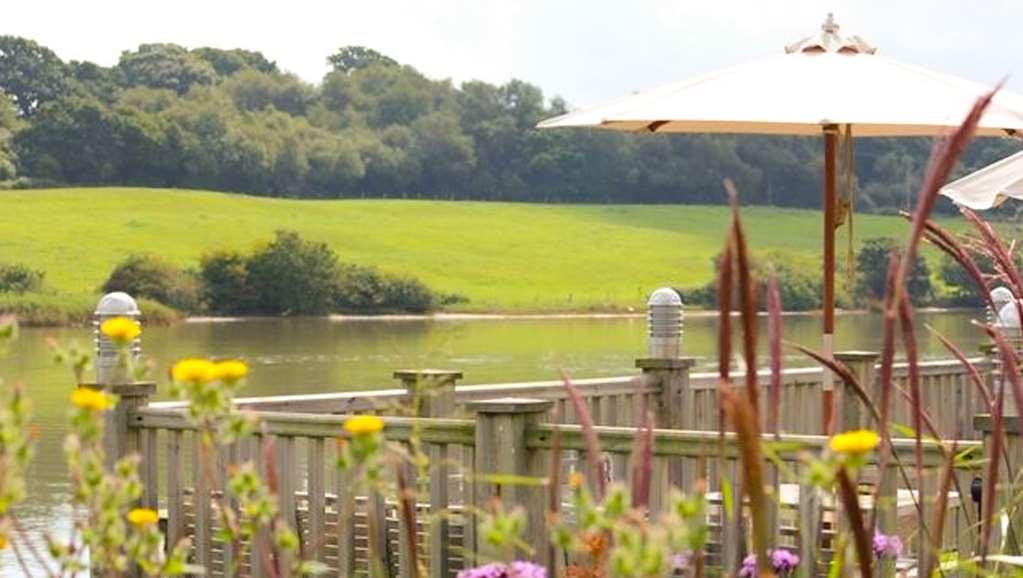 Lakeside Park Hotel & Spa Fishbourne  Екстериор снимка